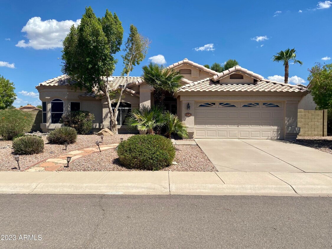 Primary Photo - 223 S Brentwood Pl