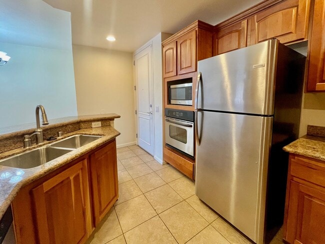 Foto del edificio - Spacious 2 Bedroom High-Rise Condo with Resort-Style Amenities & Oversized Balcony