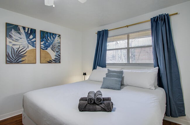 Building Photo - 5542 Holly St