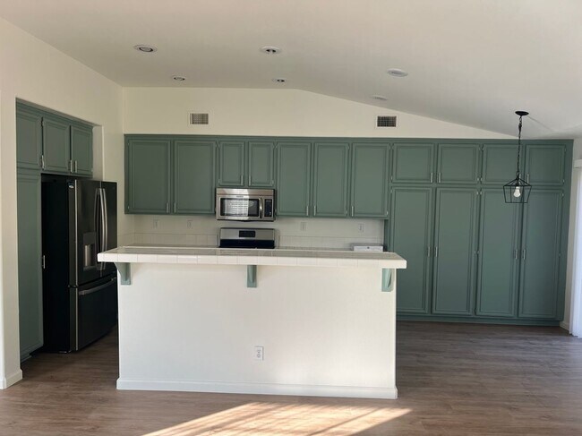 Foto del edificio - 10980 Santa Barbara Pl