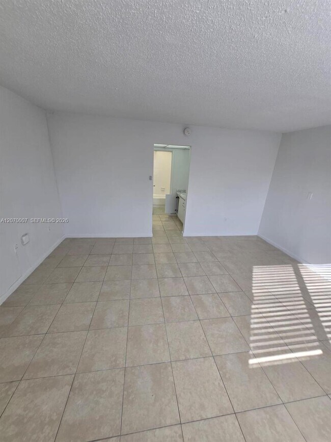 Foto del edificio - 6980 NW 186th St