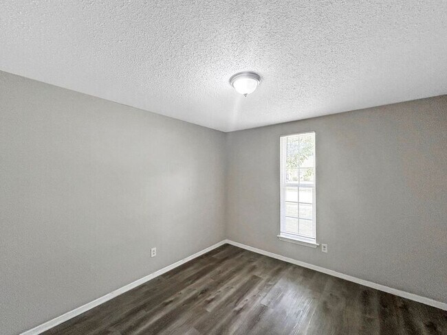 Building Photo - 4403 Burnette Pl