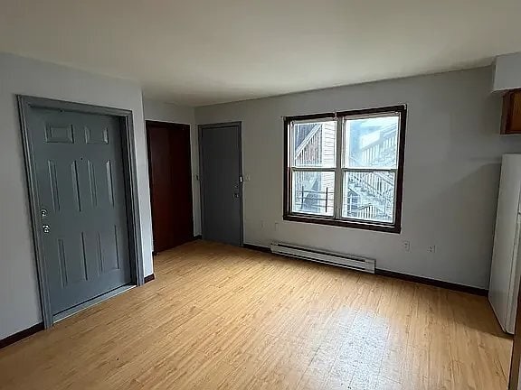 Building Photo - 352 S 6th St