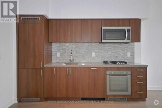 Building Photo - 501-501 St Clair Ave W
