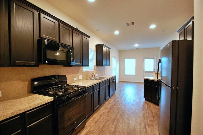 Building Photo - 1502 Lochstone Dr