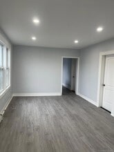 Building Photo - 223 Spring St