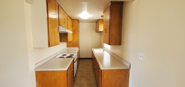 Foto del edificio - 2100 Artesia Blvd