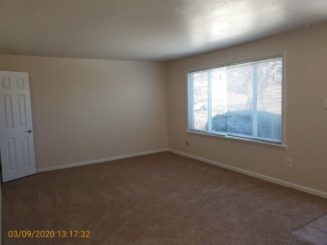 Foto del edificio - 1325 E Buena Ventura St
