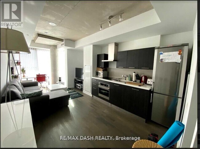 Photo du bâtiment - 560-560 King St W