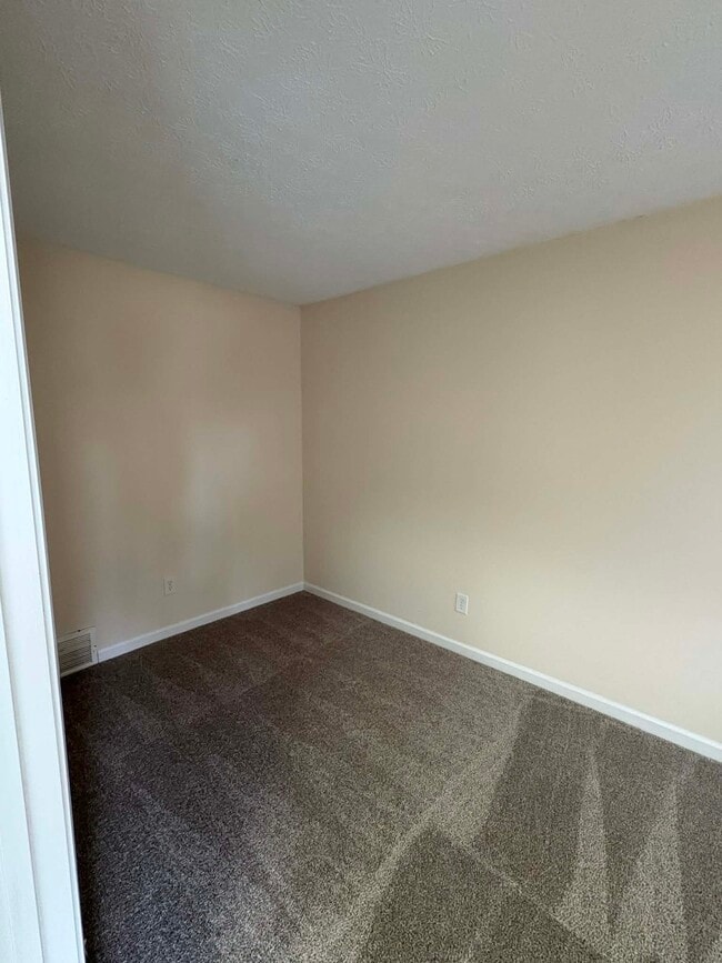 Building Photo - 1615 Highland Way