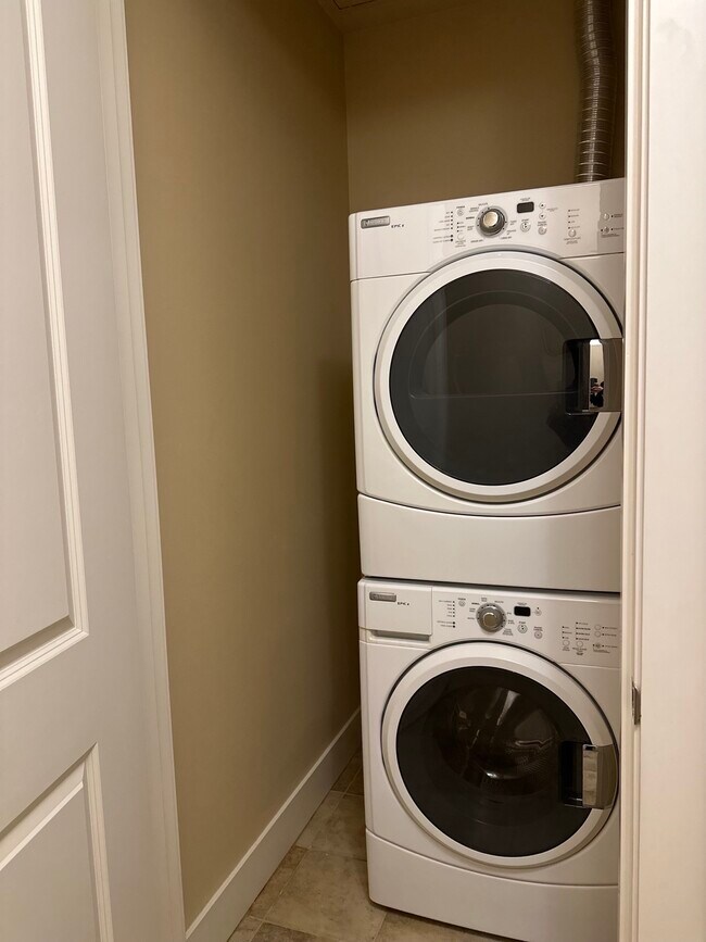 Bentley House Apartments in Issaquah, WA