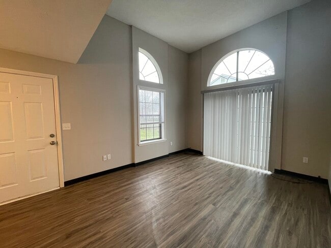 Foto del edificio - 404 Bainbridge Ct