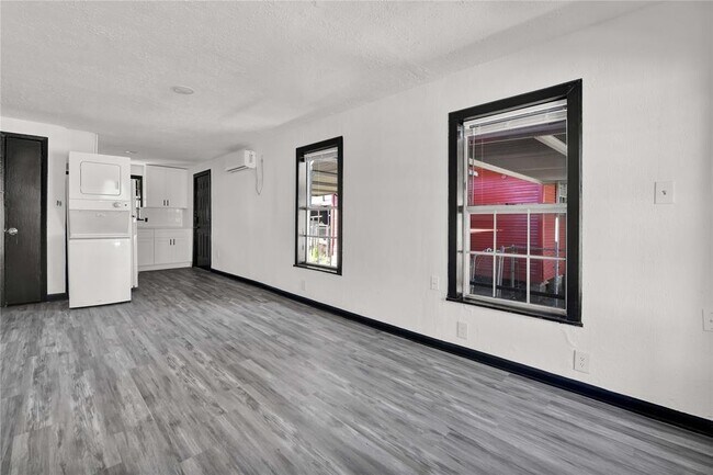 Building Photo - 1504 Luzon St