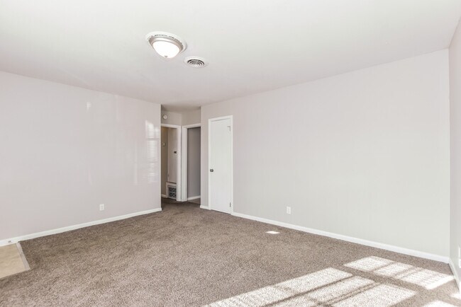 Foto del edificio - 612 Glasgow Rd NW