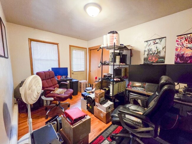 Building Photo - 913 High St