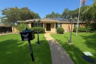 Building Photo - 2325 Ravenwood Dr