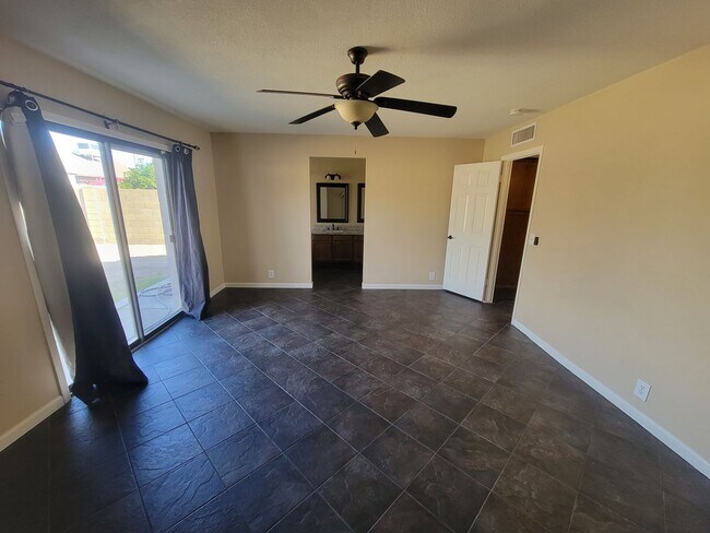 Building Photo - Nice 3 Bedroom Home, NO HOA, RV Gate and P...