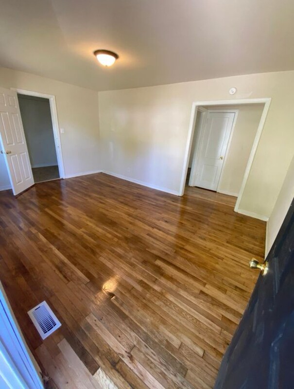 Foto del edificio - 3915 E Chatham Dr