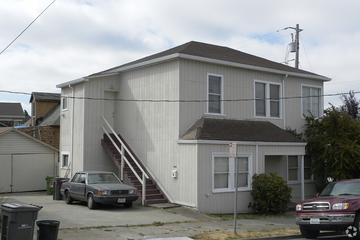 Foto del edificio - 3500-3504 Maple Ave