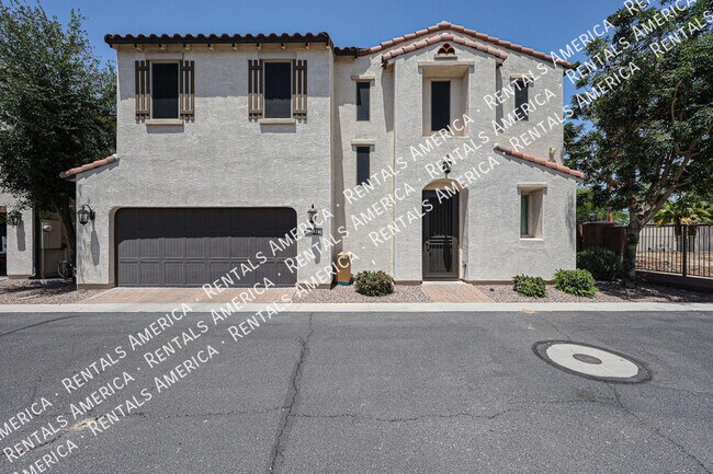 Building Photo - 1930 S Sycamore Pl