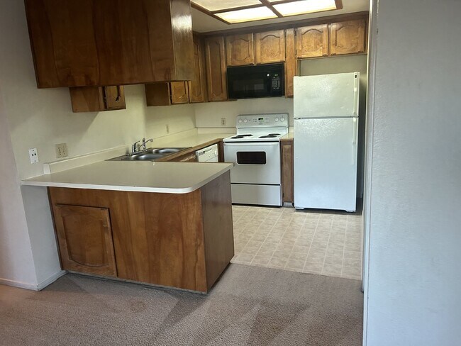 Building Photo - Two Bedroom Duplex Available Now!