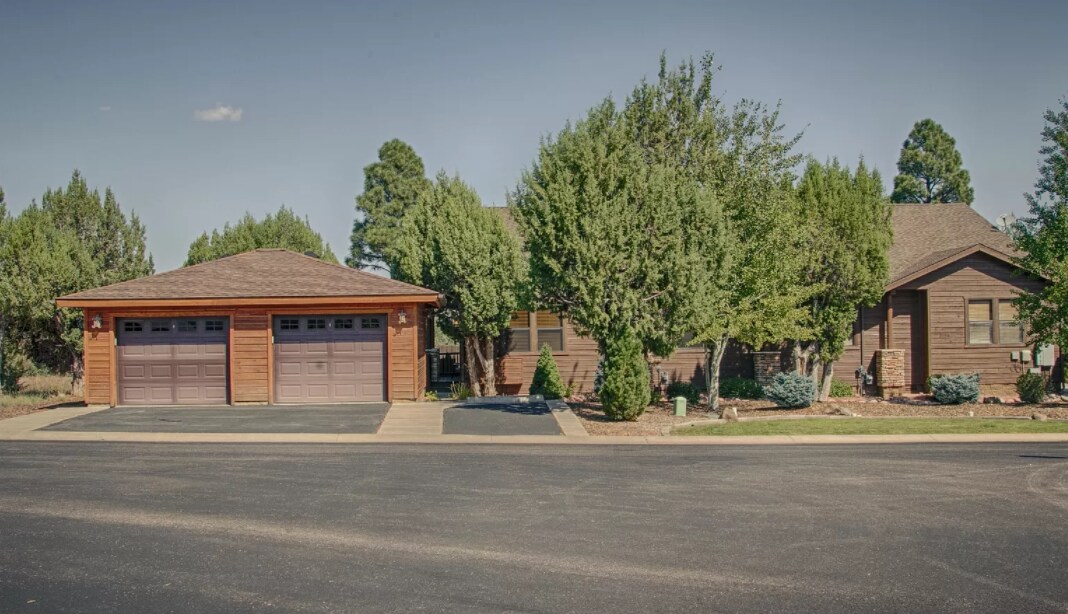 Building Photo - 2790 Villa Loop