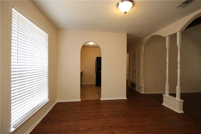 Building Photo - 7017 Crosswood Dr
