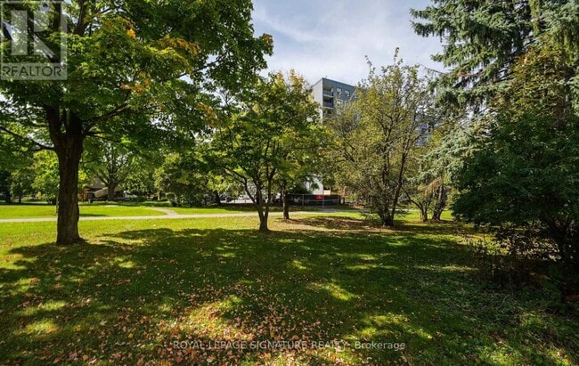 Building Photo - 2700-2700 Battleford Rd