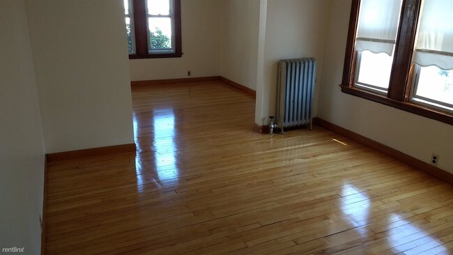 Foto del edificio - 8 Woods Ave