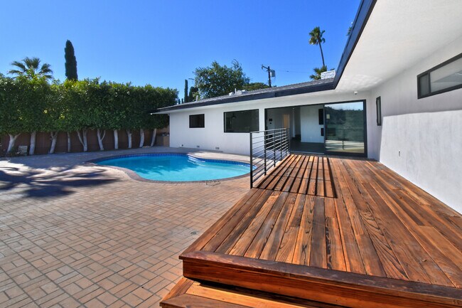 Building Photo - 3808 Beverly Ridge Dr
