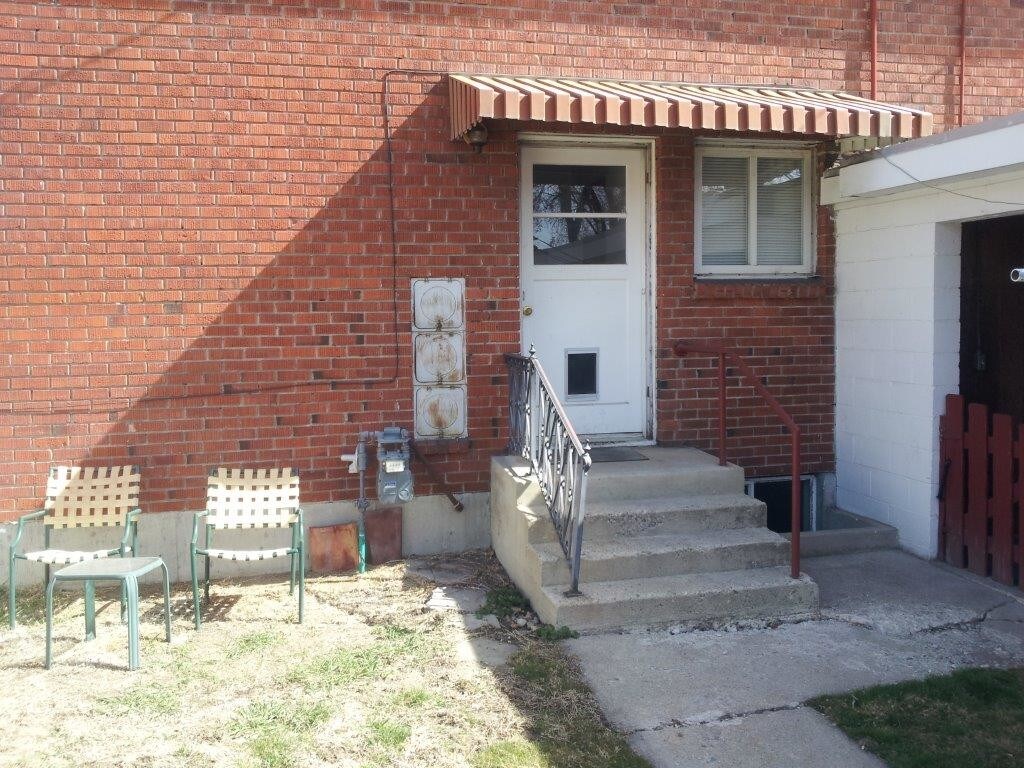Building Photo - 317 N Ave D