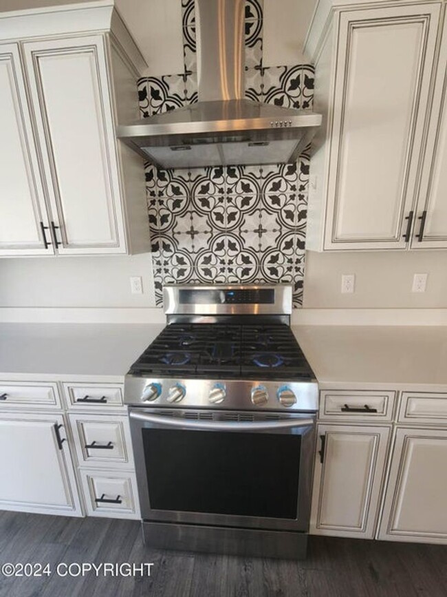 Building Photo - 6585 Beverly Hills Cir
