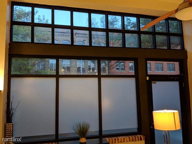 Building Photo - 1 br, 1 bath Condo - 2318 1st Ave N 102 Un...
