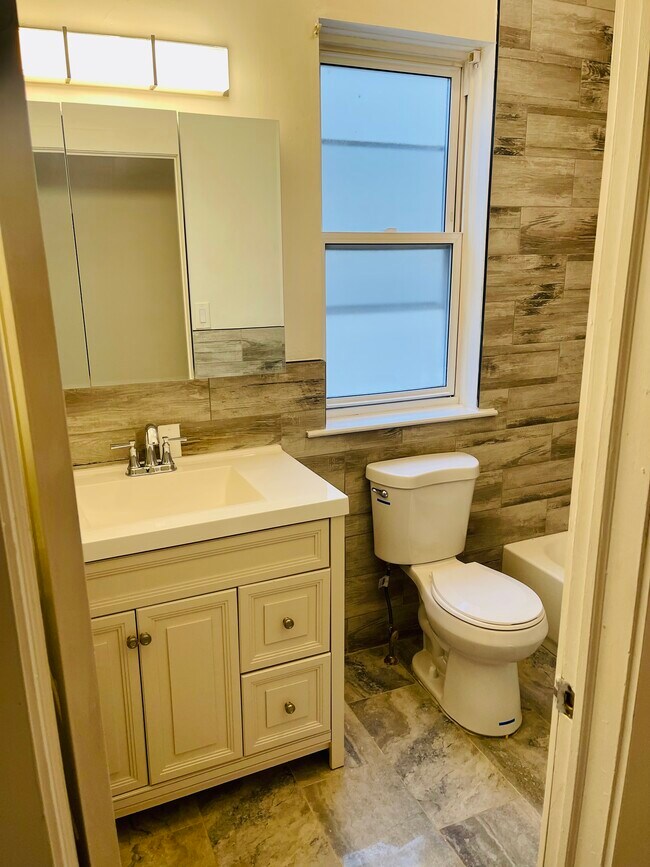 Foto del edificio - 1635 N 33rd St
