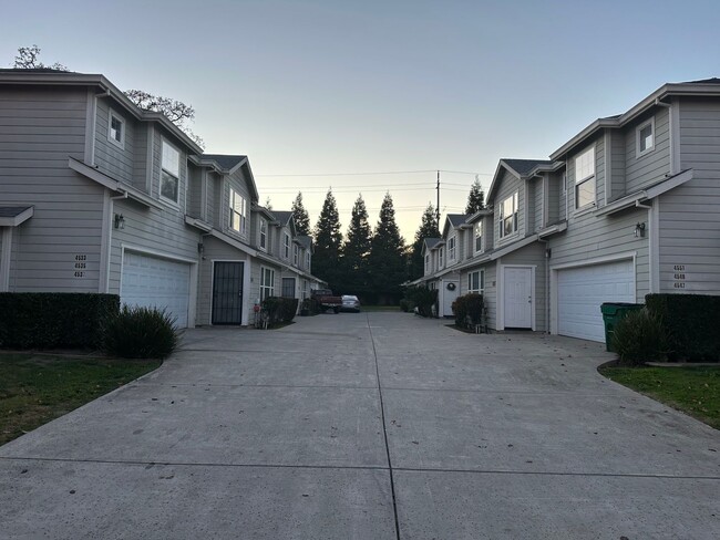 Building Photo - GREAT STOCKTON NEIGHBORHOOD! CLEAN UNIT WI...