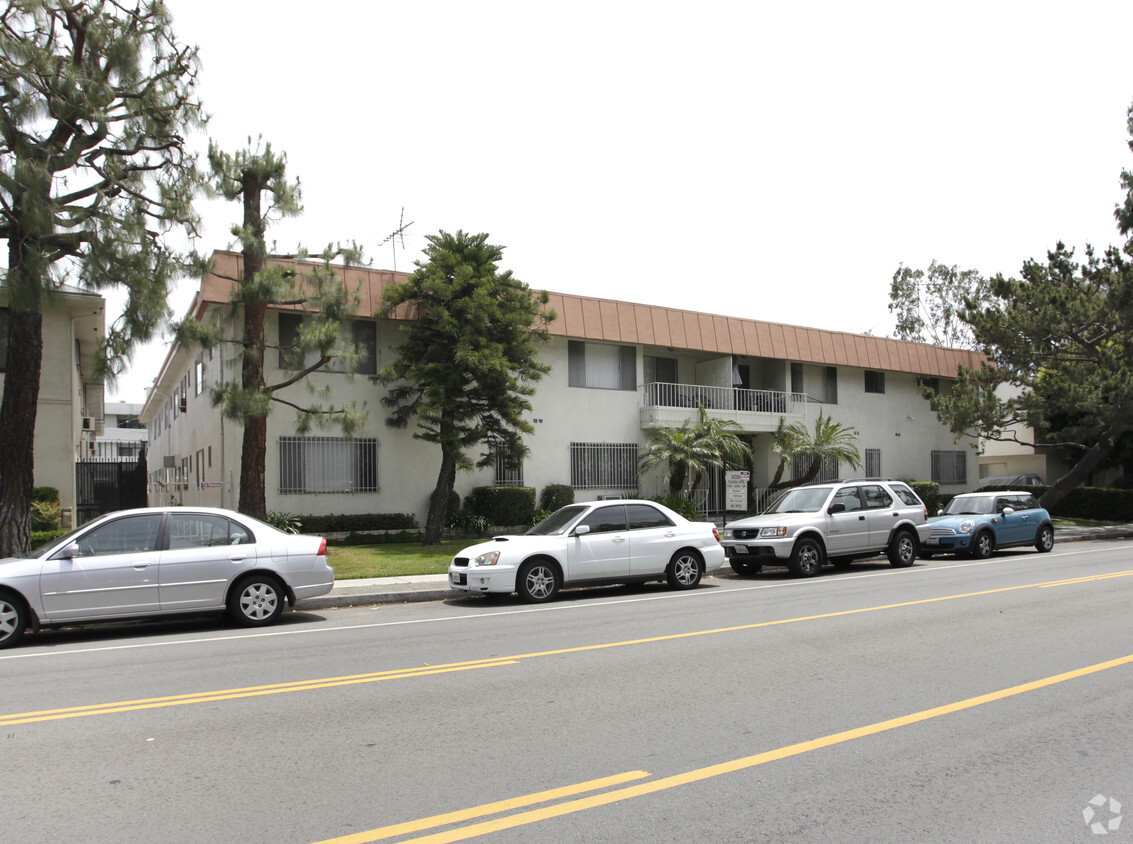 Primary Photo - 5050 Tujunga Ave