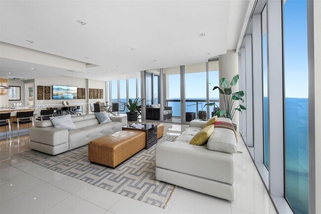 Foto del edificio - 6899 Collins Ave