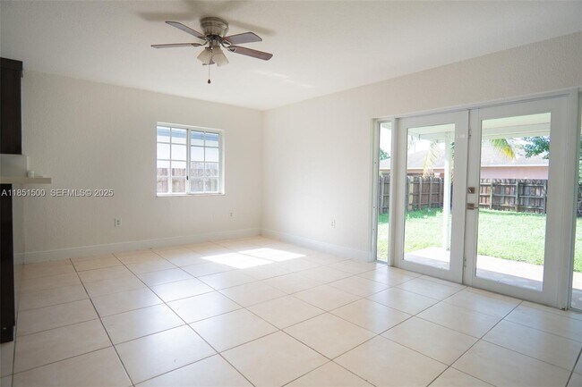 Foto del edificio - 15650 NW 39th Ct