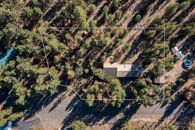 Building Photo - Beautiful Home- Backs up to BLM Land