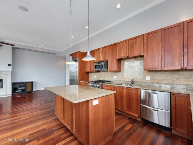 Foto del edificio - 1555 N Wood St