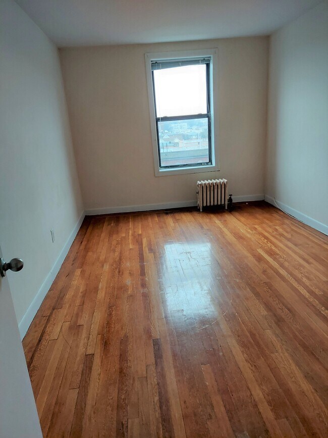 Foto del edificio - 8301 Bay Pkwy