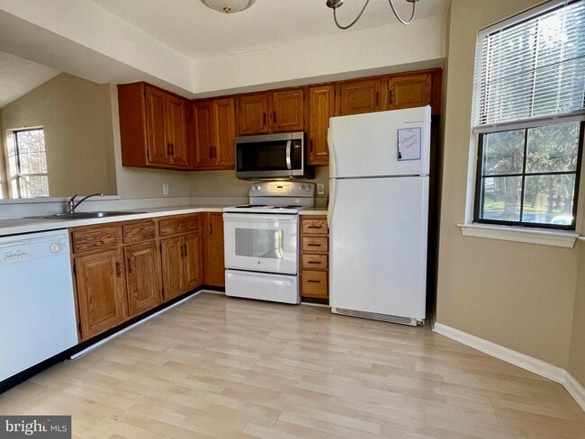 Building Photo - 122 Basswood Ct