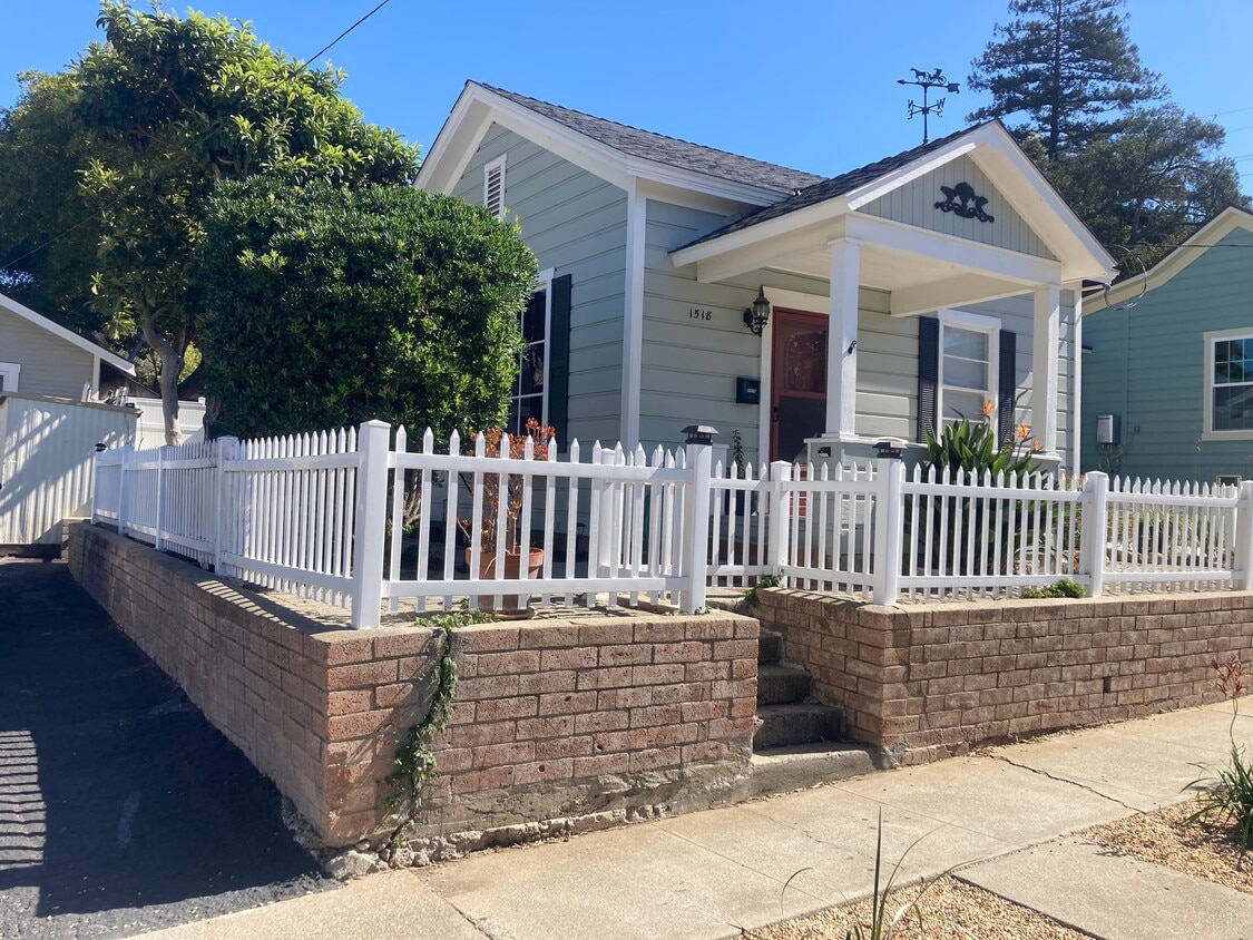 Foto principal - 1518 Carmel St