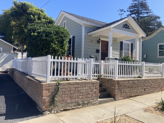 Building Photo - 1518 Carmel St