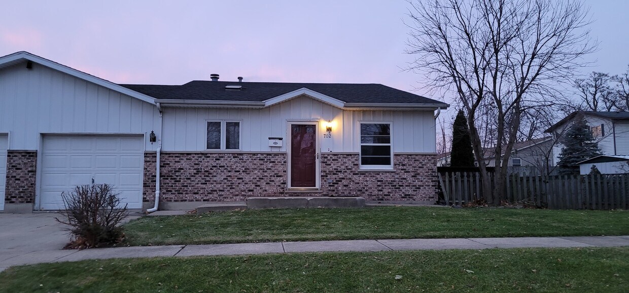 Primary Photo - 702 N Porter St