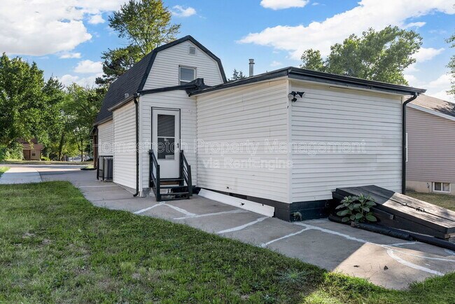 Building Photo - 7021 Robbins Ave