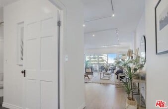 Building Photo - 999 N Doheny Dr