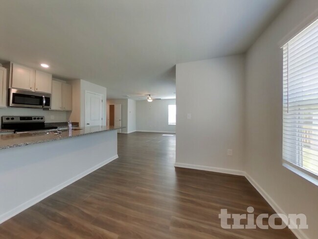 Foto del edificio - 561 Fairview Oak Pl