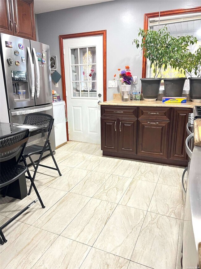 Foto del edificio - 83-15 243rd St