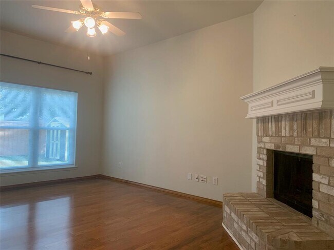 Foto del edificio - 313 Foreston Dr